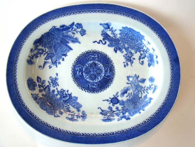 A small early 19th century Chinese Export Porcelain "Fitzhugh" pattern platter